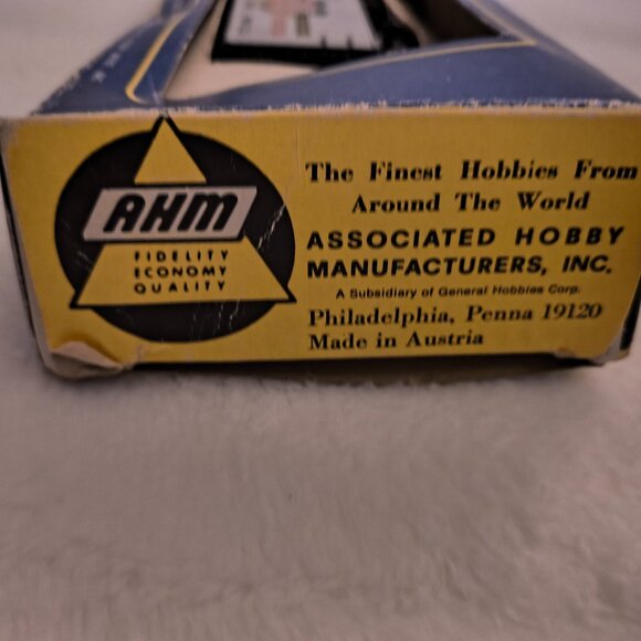 AHM HO Scale Vintage Freight Cars - Tank & Reefer with Boxes! - Picture 10 of 13